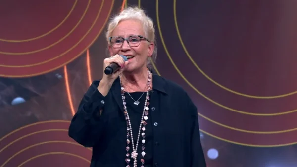 Fenny (74) zingt in 'DNA Singers' met bekend zusje: 'We hebben genoten van de ups'