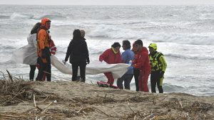 Thumbnail voor Tientallen omgekomen migranten gevonden aan Italiaanse kust