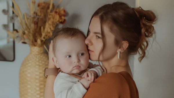 Lotte heeft endometriose, maar werd toch natuurlijk zwanger: 'Het nam me helemaal in beslag'