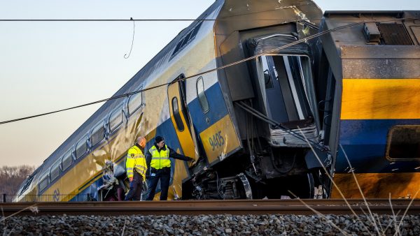 Trein ontspoort bij Voorschoten: een dode en meerdere zwaargewonden