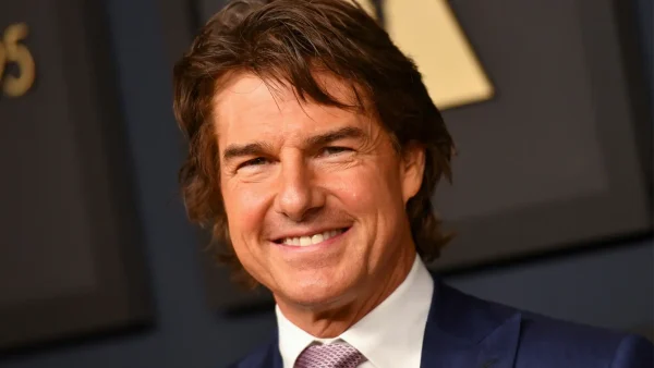 Tom Cruise steelt de Broadway-show als Pumbaa