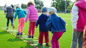 Thumbnail voor Organisaties roepen op tot afschaffen ouderbijdrage basisonderwijs: 'Moeten laptops vaak zelf betalen'