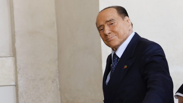 Oud-premier Silvio Berlusconi is op 86-jarige leeftijd overleden