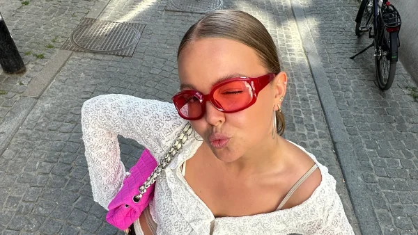 Iris (29) ziet man zichzelf bevredigen terwijl hij haar aankijkt in de metro: 'Voelde me zo vies'