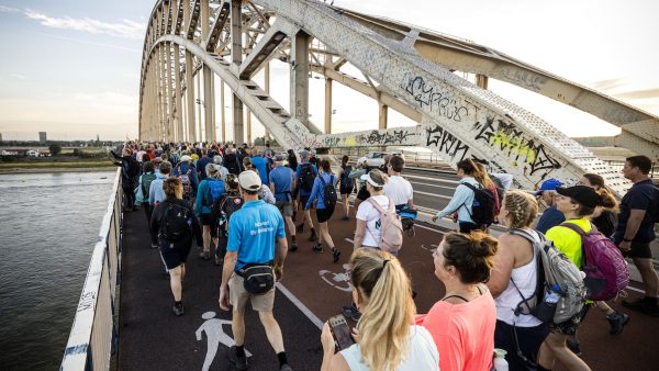 Deelnemers Vierdaagse woedend om safety car: 'Heel kinderachtig'