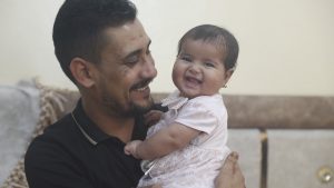 Thumbnail voor Maanden na verwoestende aardbeving in Syrië: zo gaat het nu met 'wonderbaby' Afraa