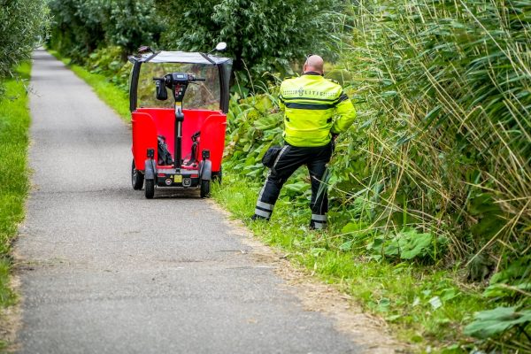 Stint met tien kinderen belandt in sloot in Capelle aan den IJssel