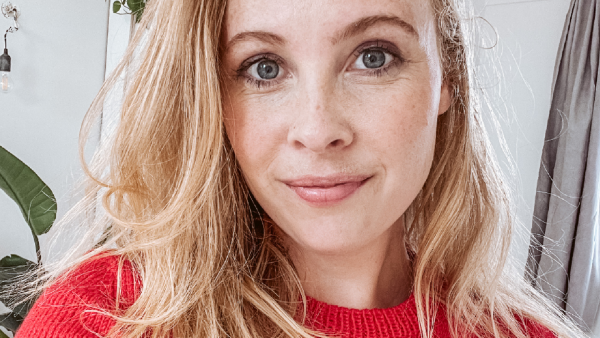 Bente van de Wouw blonde vrouw met glimlach