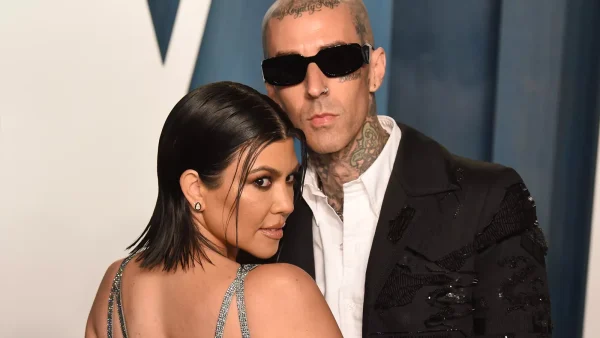 Kourtney Kardashian en Travis Barker bij de Vanity Fair Oscars afterparty