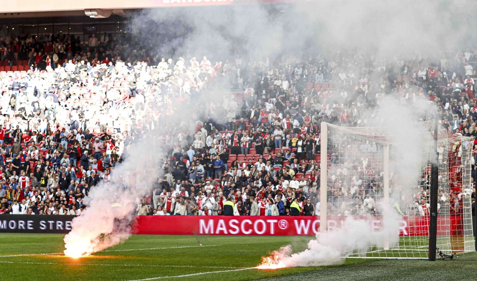 'Dramatisch verloop' allerlaatste wens jongens van 14 en 17 die Ajax-Feyenoord wilden zien