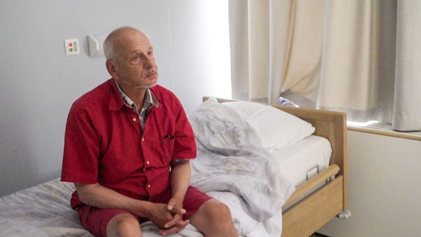 Eddy ontmoet in 'Five Days Inside' Joop die eigenlijk niet meer weg wil uit detoxkliniek