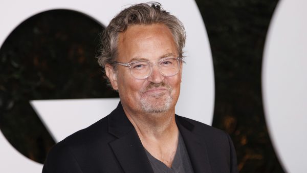 'Friends'-acteur Matthew Perry (54) overleden: 'Het verlies van zo'n briljante jonge acteur is een schok'