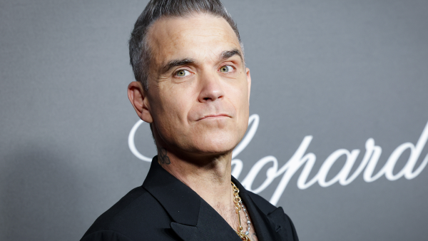 Robbie Williams pleegde jarenlang roofbouw op z'n lichaam: 'Doodop van wat ik mezelf heb aangedaan'