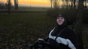 Thumbnail voor Tijs (18) sprong in ondiep water en kreeg dwarslaesie: 'Heb goede vriend in het revalidatiecentrum ontmoet'