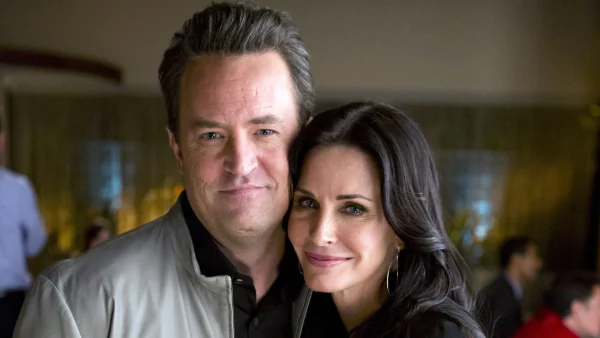 Courteney Cox mist overleden Matthew Perry 'elke dag': 'Duizenden momenten die ik zou willen delen'