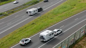 Thumbnail voor Overleden vrouw staat urenlang op vluchtstrook in België geparkeerd