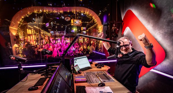 Top 2000 traditiegetrouw geopend met spectaculaire mix van 50 nummers