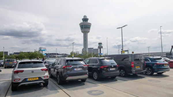 zakenman opgelicht door zogenaamde parkeerservice op Schiphol