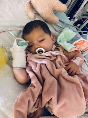 Camille van 10 maanden oud heeft acute leukemie