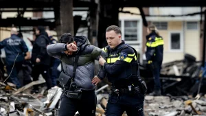 Thumbnail voor Familieleden mogelijk slachtoffer vinden lichaam tussen het puin in appartementencomplex Rotterdam