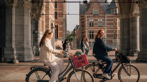 Taalblunder op verkeersborden in Amsterdam: 'Lijkt op Amsterdamse tongval'