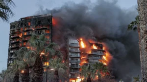 Thumbnail voor Dodental brand Valencia loopt op na grote brand flatgebouw Valencia