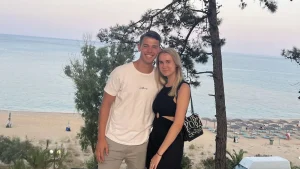Thumbnail voor Rachelle (25) ontmoette haar vriend op vakantie: 'Moest bij eerste kennismaking geld van hem vragen'