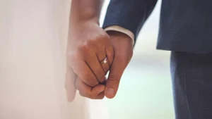 Thumbnail voor 'Ja' zeggen is gratis, maar het officieel maken niet: in deze Nederlandse gemeente is trouwen het duurst