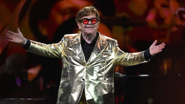 Elton John brengt binnenkort 'briljant en hedendaags' verrassingsalbum uit