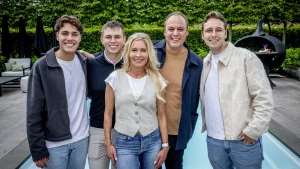 Thumbnail voor Zoons Frans Bauer genieten van succes realityserie: 'Maar geen sterallures hoor'