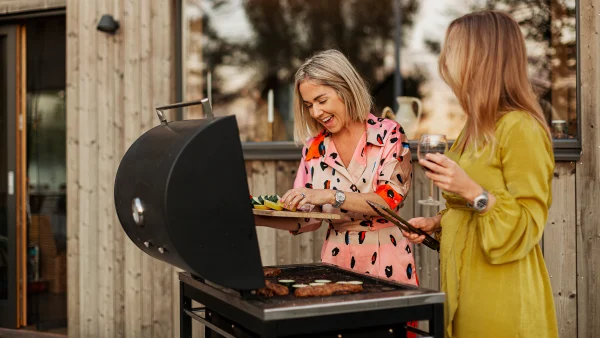 Vrouwen bij de barbecue