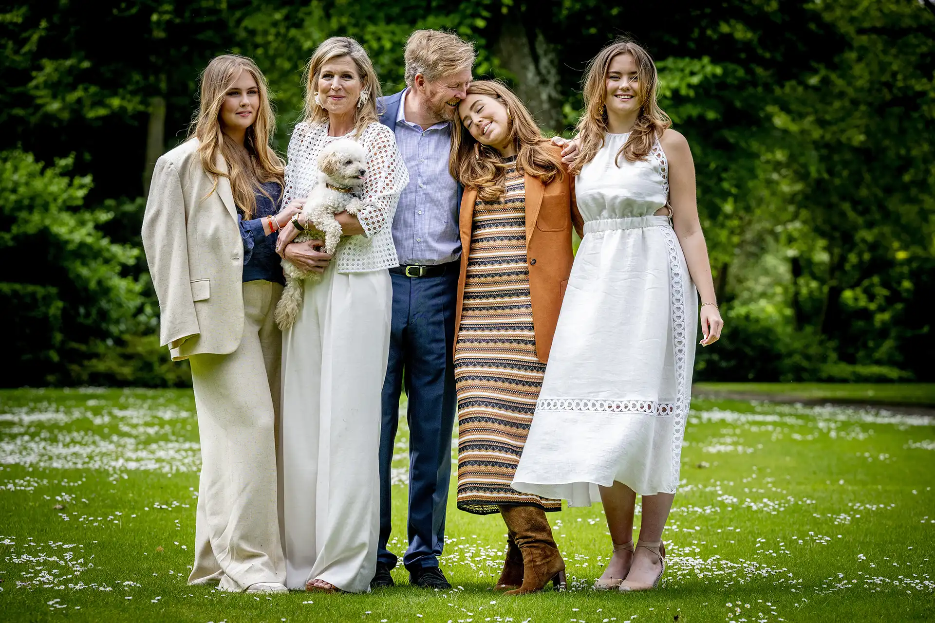 Het koninklijk gezin tijdens de jaarlijkse zomerfotosessie