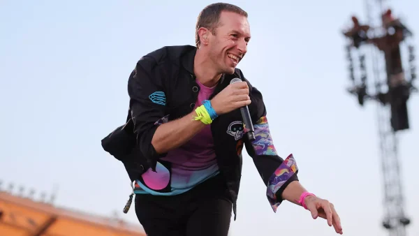 Coldplay frontman Chris Martin tijdens optreden