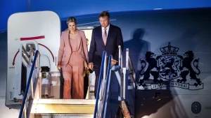 Thumbnail voor Koningspaar landt in Atlanta voor werkbezoek Amerika, Willem-Alexander was co-piloot