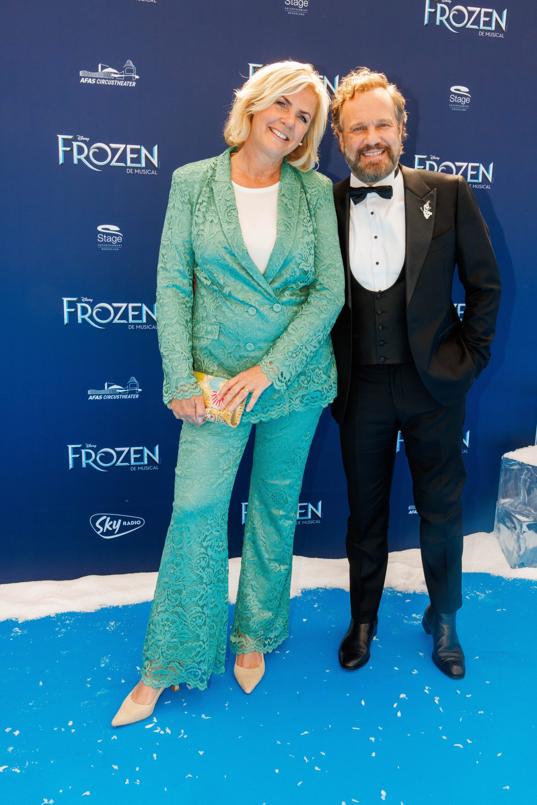 Irene Moors en Carlo Boszhard op de blauwe loper van Frozen. 