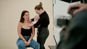 Thumbnail voor Leslie doet bijzondere fotoshoot in 'Echte Gooische Moeders': 'Nu ga ik mijn hele leven delen'