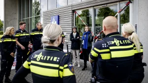 Thumbnail voor Aangifte doen? Even geduld: politiebureaus gesloten vanwege actie voor vroegpensioen