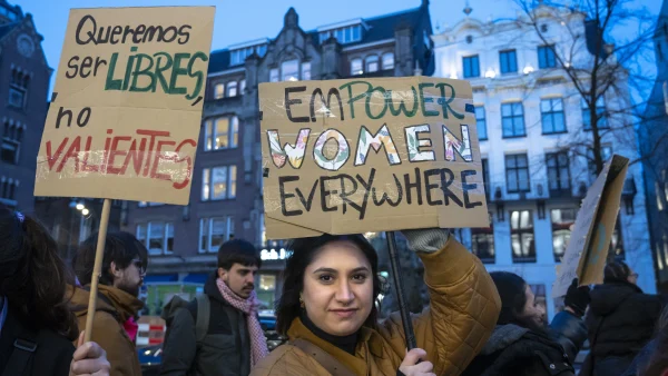 Internationale Vrouwendag op de Dam ? vrouwen