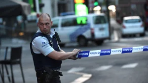 Thumbnail voor Explosie in appartementsgebouw in Antwerpen, hulpdiensten zoeken nog naar slachtoffers