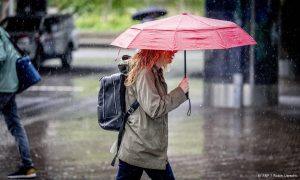 Thumbnail voor Keert na kletsnatte vrijdag de zomer weer terug in Nederland? Dit zijn de weersvoorspellingen voor het weekend