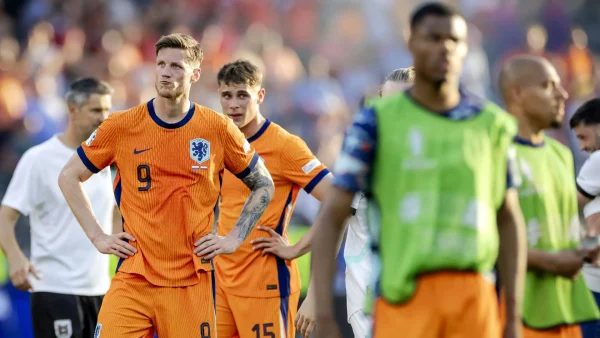 Oranje na verlies tegen Oostenrijk - maar ze plaatsen zich toch in de achtste finales