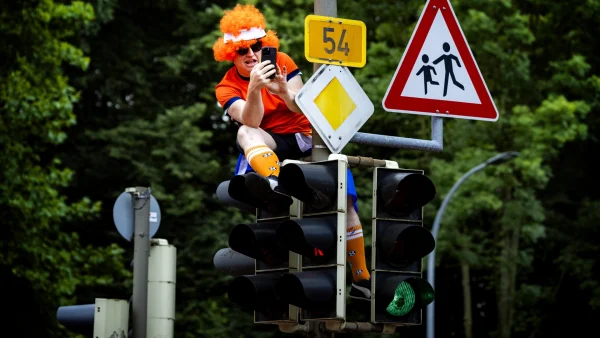 Heftige beelden: gewonden bij vechtpartij tussen Nederlandse en Engelse fans op EK voetbal