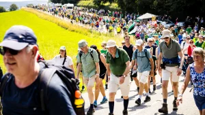 Thumbnail voor Opa Bert zamelt tijdens Vierdaagse geld in voor vlinderkinderen: 'Zij hebben altijd blaren'