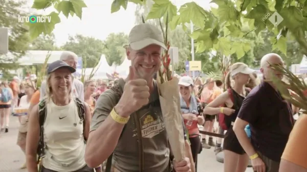 De finish is in zicht voor de lopers in Het gevoel van de vierdaagse