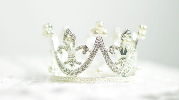 crown miss kansas Cropped