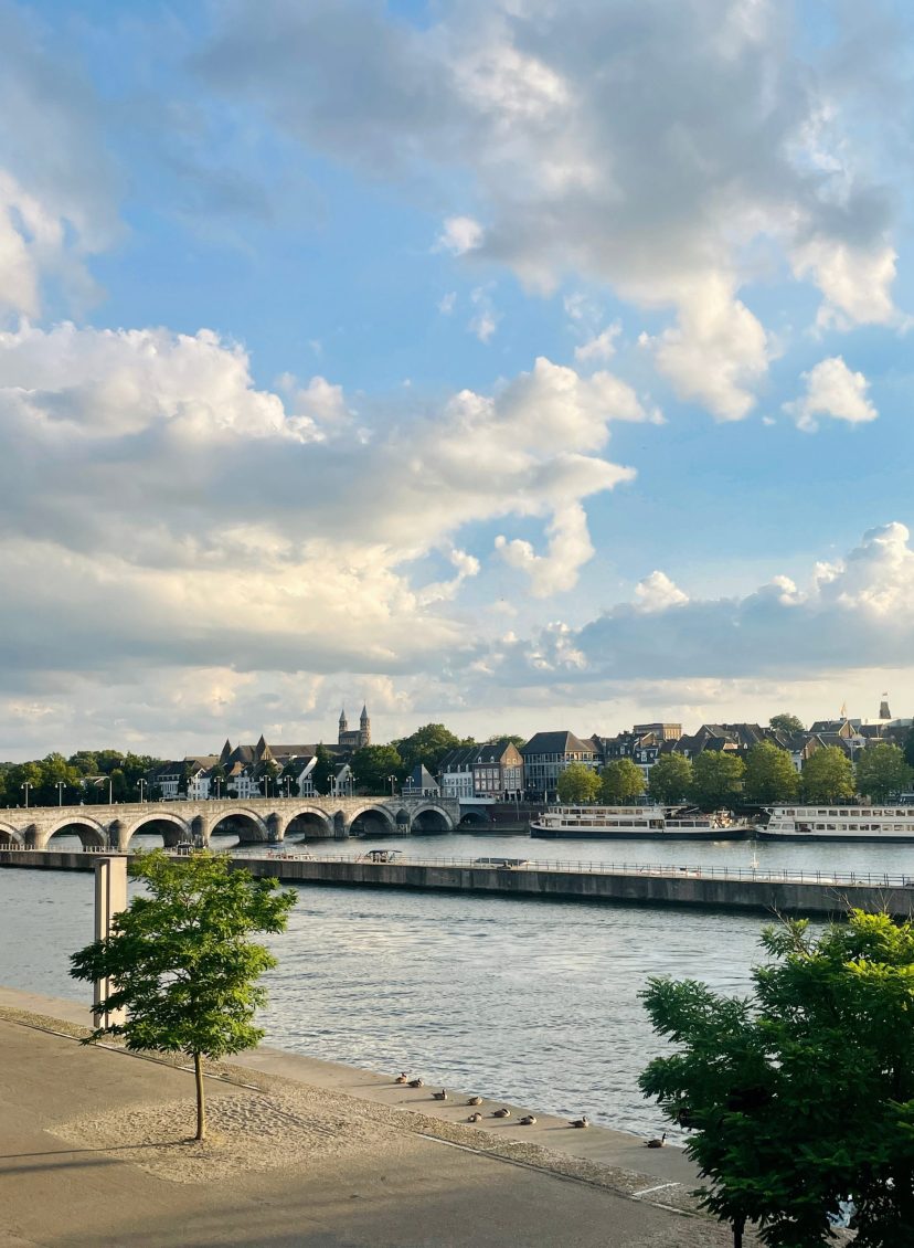 Maastricht, de stad met een dijk van een reputatie: kneuterig en knus, maar toch met internationale allure