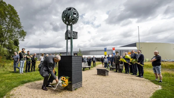 Aankomst MH17-slachtoffers herdacht op vliegbasis Eindhoven