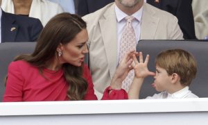 Thumbnail voor Zo ervaart prinses Catherine het moederschap: 'Je moet het zelf uitvogelen en dat maakt je onzeker'