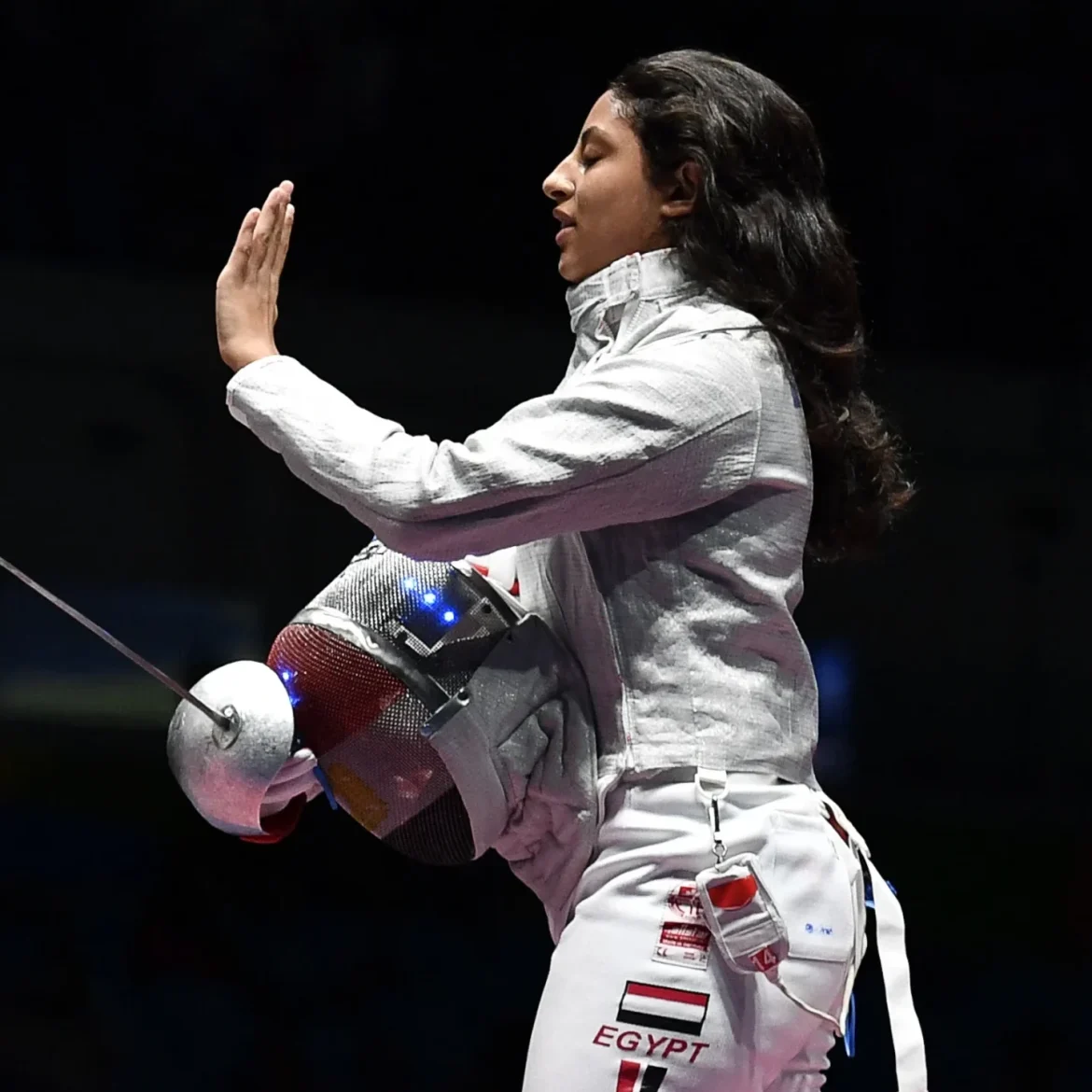 Schermster uit Egypte onthult na Olympische Spelen dat ze zeven maanden zwanger is