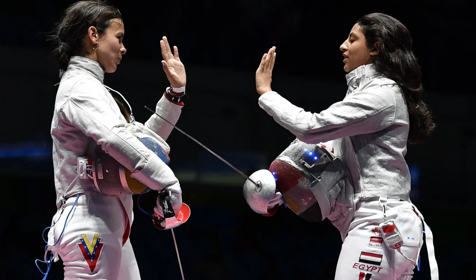 Schermster uit Egypte onthult na Olympische Spelen dat ze zeven maanden zwanger is